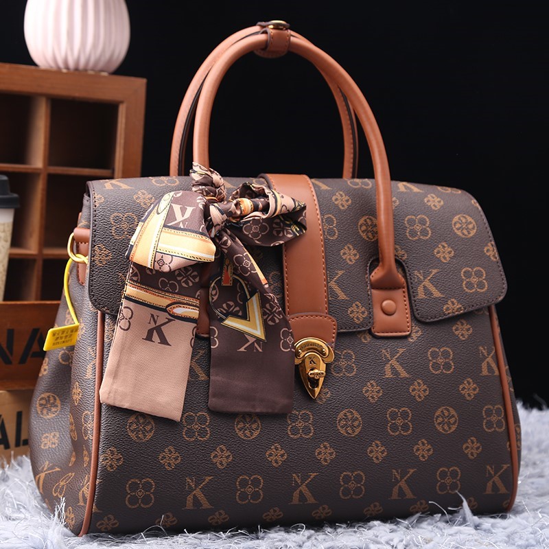Luxury Bags Trend 2025 - Tas Wanita Merek Mewah Ringan 2025