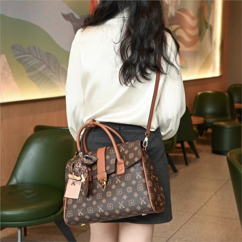 Tas Wanita Merek Mewah Ringan  - Luxury Bags Trend 2025 ulasan dan harga