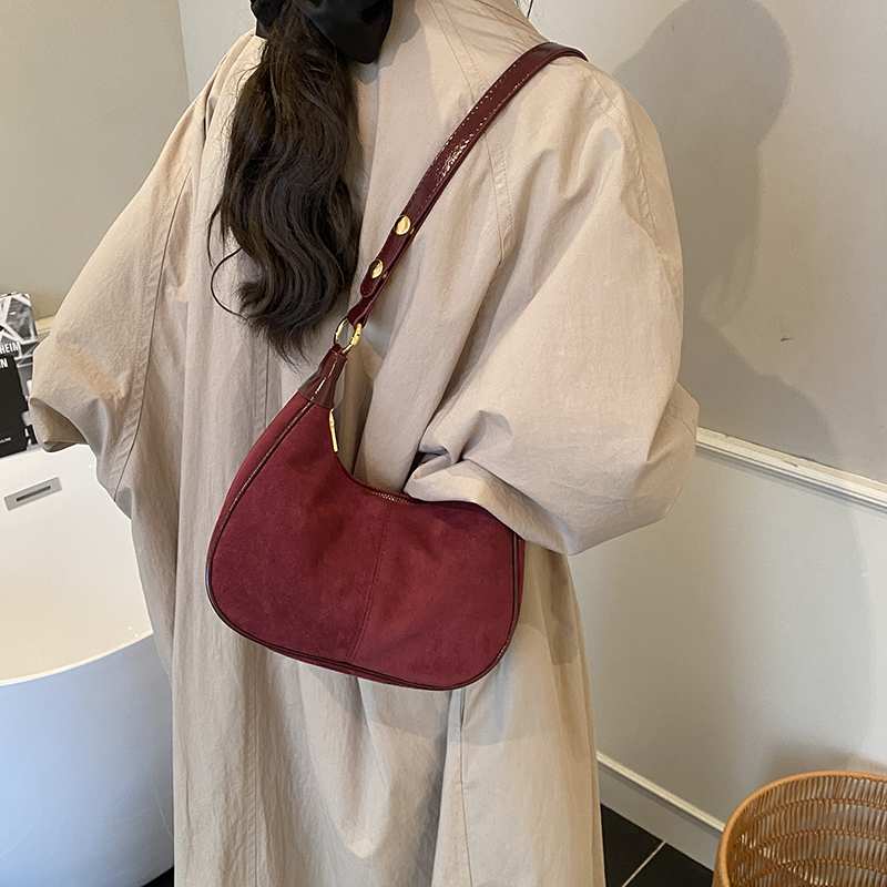 Tas Selempang Wanita LEFTSIDE  - Luxury Bags Trend 2025 ulasan dan harga