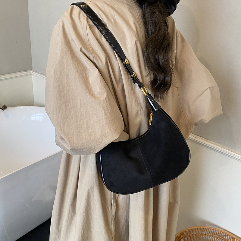 Tas Selempang Wanita LEFTSIDE  - Luxury Bags Trend 2025 ulasan dan harga