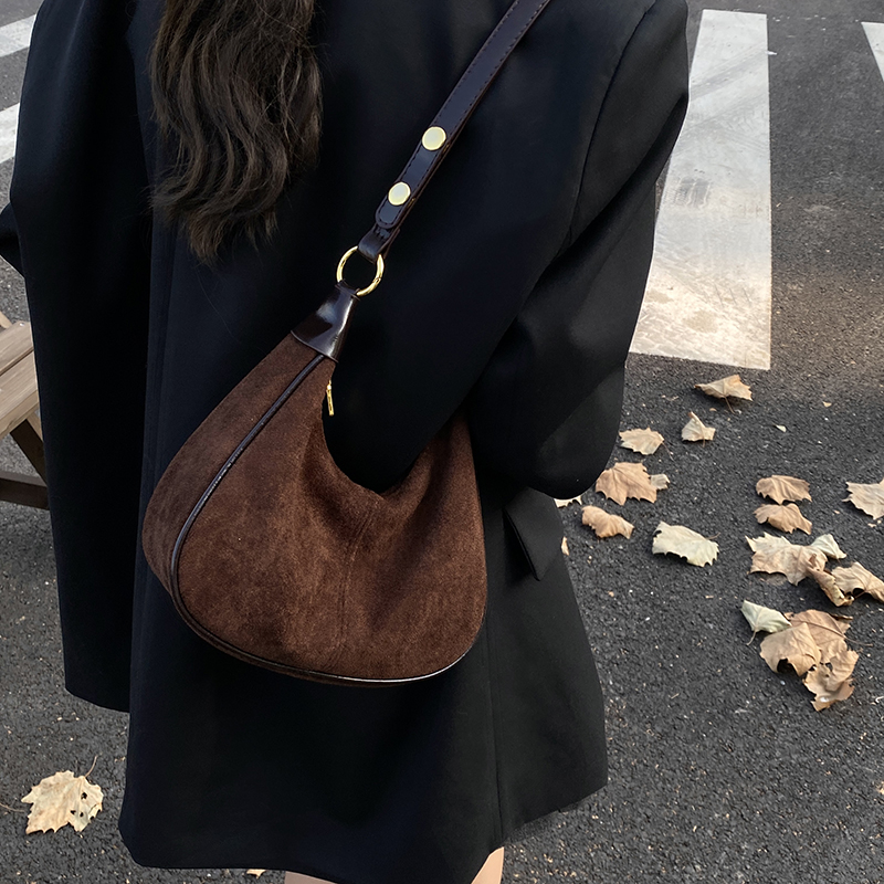 Tas Selempang Wanita LEFTSIDE  - Luxury Bags Trend 2025 ulasan dan harga
